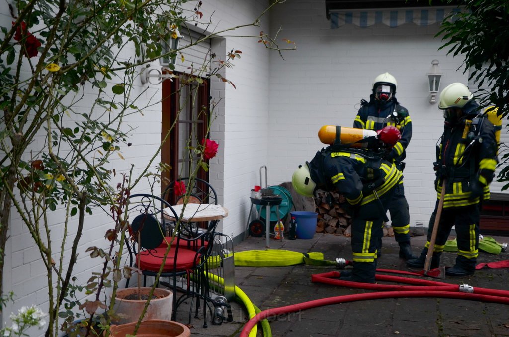 Feuer Einfamilienhaus Koeln Ostheim Saarbrueckerstr P06.JPG